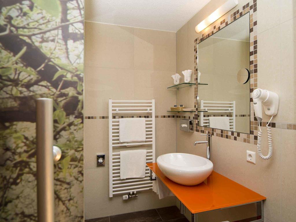 Hotel Neckartal Köngen エクステリア 写真