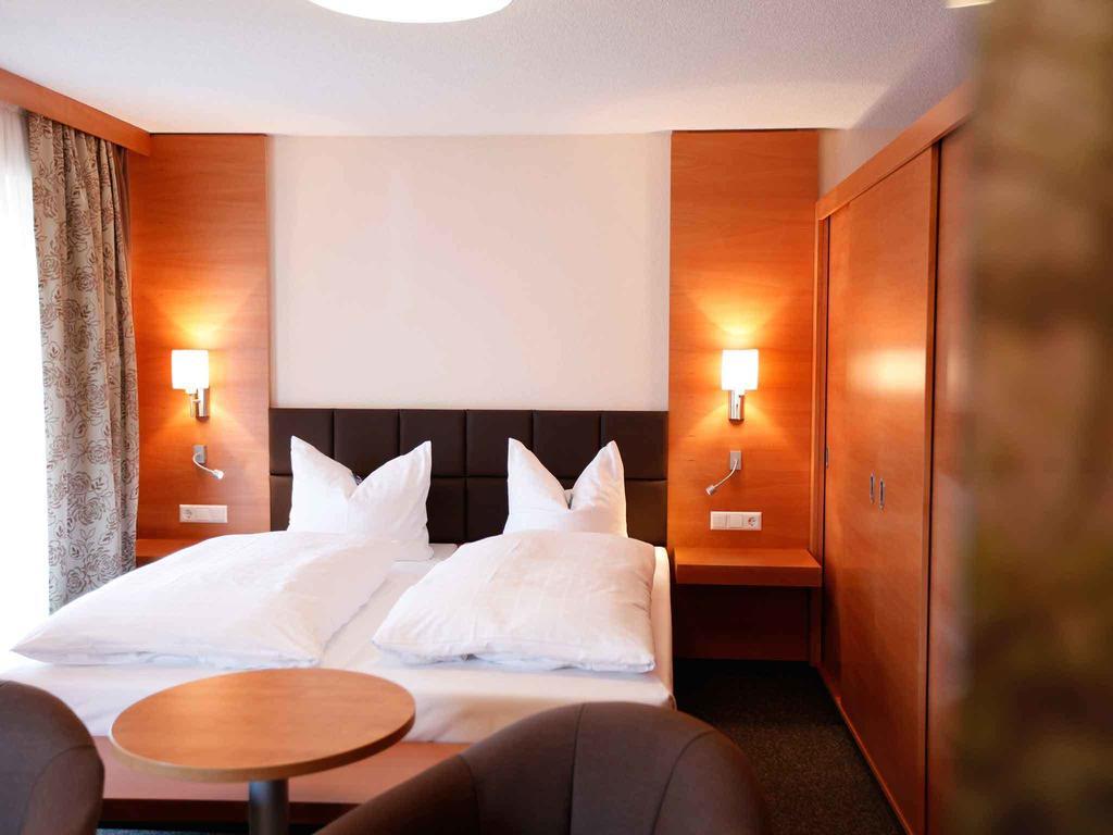 Hotel Neckartal Köngen エクステリア 写真